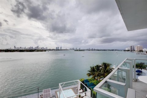 Condo in Miami Beach, Florida, 1 bedroom  № 1763987 - photo 7