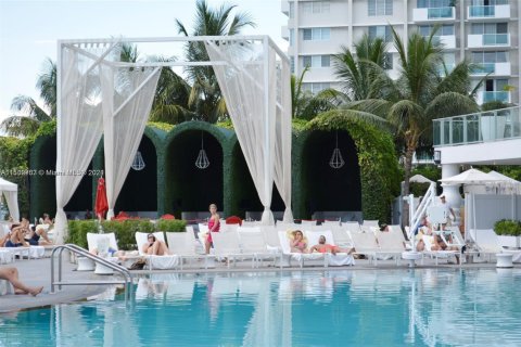 Condo in Miami Beach, Florida, 1 bedroom  № 1763987 - photo 1