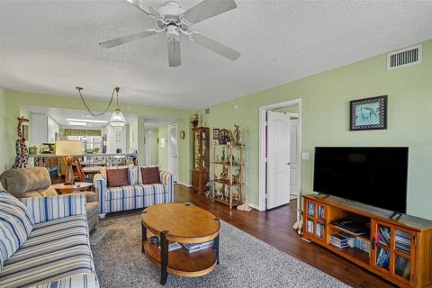 Condo in Daytona Beach Shores, Florida, 2 bedrooms № 2210726 - photo 7
