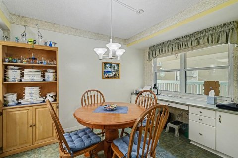 Condo in Daytona Beach Shores, Florida, 2 bedrooms № 2210726 - photo 15