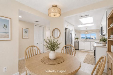Condo in Daytona Beach Shores, Florida, 2 bedrooms № 2210726 - photo 11