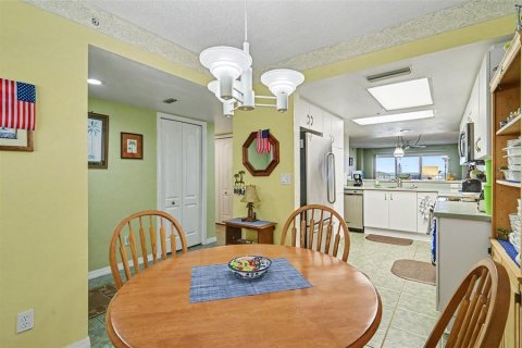 Condo in Daytona Beach Shores, Florida, 2 bedrooms № 2210726 - photo 12