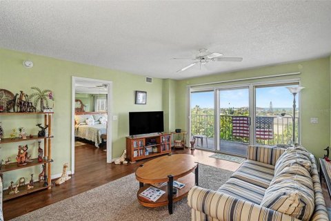 Condo in Daytona Beach Shores, Florida, 2 bedrooms № 2210726 - photo 8