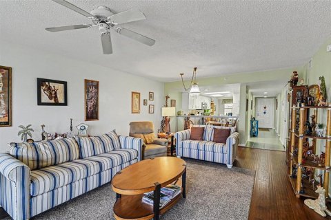 Condo in Daytona Beach Shores, Florida, 2 bedrooms № 2210726 - photo 9