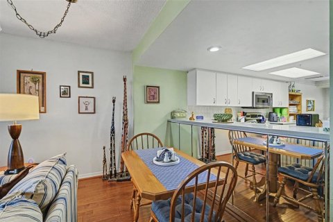 Condo in Daytona Beach Shores, Florida, 2 bedrooms № 2210726 - photo 10
