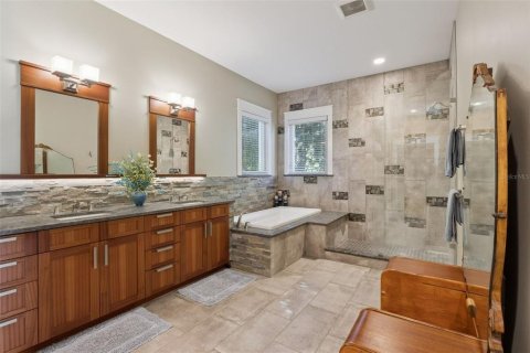 House in Tavares, Florida 4 bedrooms, 410.63 sq.m. № 2223553 - photo 14