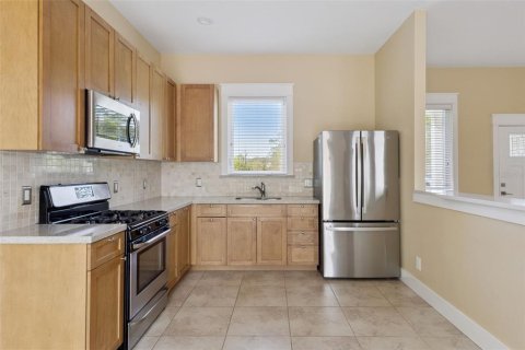 House in Tavares, Florida 4 bedrooms, 410.63 sq.m. № 2223553 - photo 27