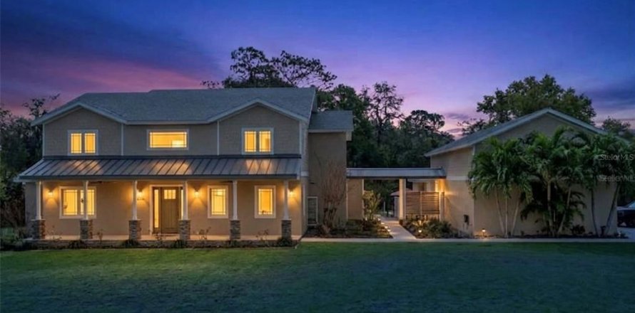 House in Tavares, Florida 4 bedrooms, 410.63 sq.m. № 2223553