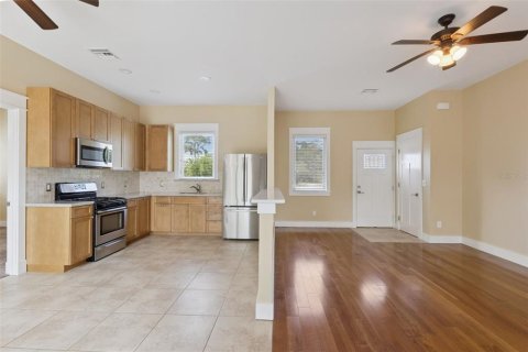 House in Tavares, Florida 4 bedrooms, 410.63 sq.m. № 2223553 - photo 28