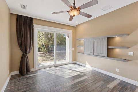 House in Tavares, Florida 4 bedrooms, 410.63 sq.m. № 2223553 - photo 13