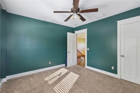 House in Tavares, Florida 4 bedrooms, 410.63 sq.m. № 2223553 - photo 17