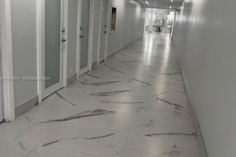 Copropriété à vendre à Hallandale Beach, Floride: 1 chambre, 89.19 m2 № 2244191 - photo 27