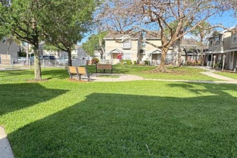 Condo in Sunrise, Florida, 1 bedroom  № 2069369 - photo 2