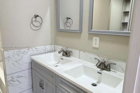 Condo in Sunrise, Florida, 1 bedroom  № 2069369 - photo 10