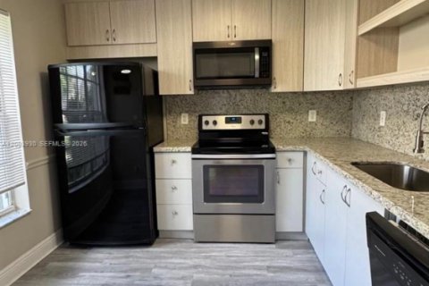 Condo in Sunrise, Florida, 1 bedroom  № 2069369 - photo 13