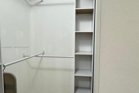 Condo in Sunrise, Florida, 1 bedroom  № 2069369 - photo 17