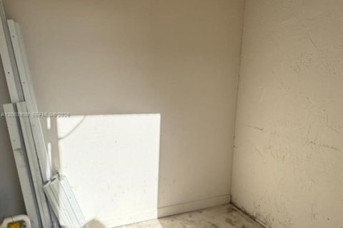 Condo in Sunrise, Florida, 1 bedroom  № 2069369 - photo 20