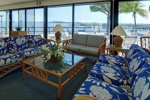 Condo in Stuart, Florida, 2 bedrooms  № 1029388 - photo 1