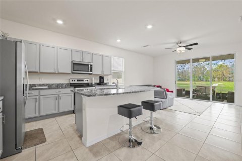 Townhouse in Wesley Chapel, Florida 3 bedrooms, 163.32 sq.m. № 2156357 - photo 13