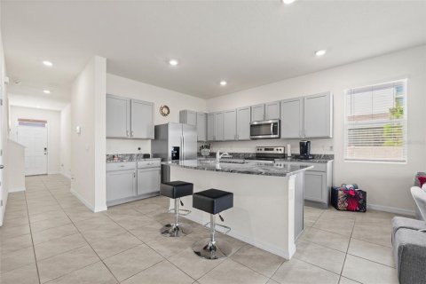 Townhouse in Wesley Chapel, Florida 3 bedrooms, 163.32 sq.m. № 2156357 - photo 14