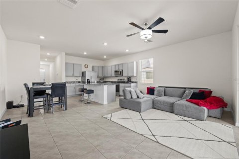 Townhouse in Wesley Chapel, Florida 3 bedrooms, 163.32 sq.m. № 2156357 - photo 11