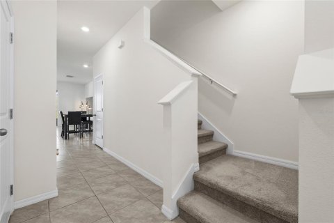 Townhouse in Wesley Chapel, Florida 3 bedrooms, 163.32 sq.m. № 2156357 - photo 5