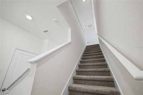 Townhouse in Wesley Chapel, Florida 3 bedrooms, 163.32 sq.m. № 2156357 - photo 6