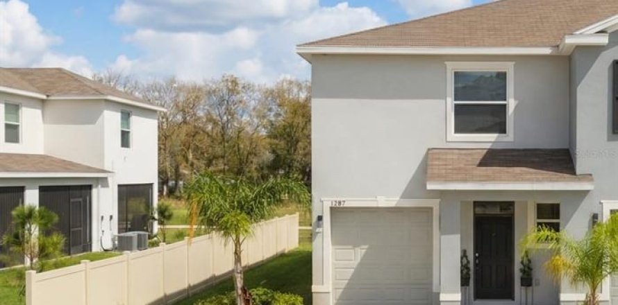 Townhouse in Wesley Chapel, Florida 3 bedrooms, 163.32 sq.m. № 2156357