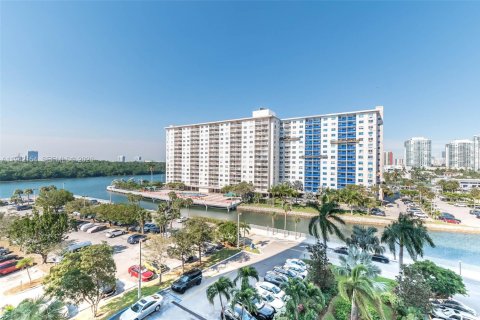 Condo in Sunny Isles Beach, Florida, 1 bedroom № 2080360