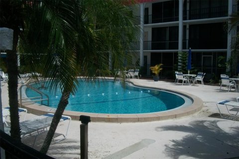 Condominio en venta en Seminole, Florida, 1 dormitorio, 66.89 m2 № 2114247 - foto 11