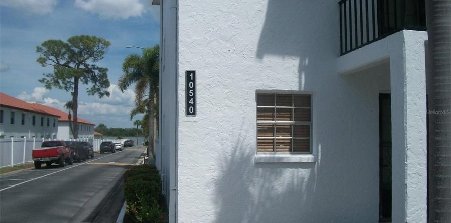Condominio en Seminole, Florida, 1 dormitorio  № 2114247