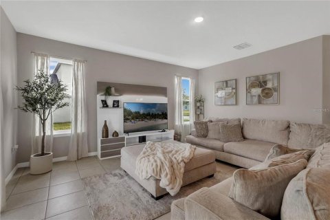 House in Kissimmee, Florida 4 bedrooms, 174.84 sq.m. № 1825380 - photo 8