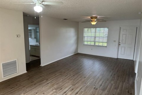 Villa ou maison à louer à Ocala, Floride: 3 chambres, 107.02 m2 № 2408151 - photo 4