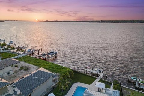 Casa en venta en Bradenton, Florida, 5 dormitorios, 516.54 m2 № 1801644 - foto 3