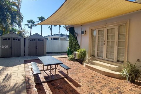 Villa ou maison à louer à Miami, Floride: 4 chambres, 156.54 m2 № 1975895 - photo 3