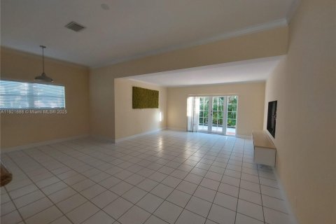 Villa ou maison à louer à Miami, Floride: 4 chambres, 156.54 m2 № 1975895 - photo 11