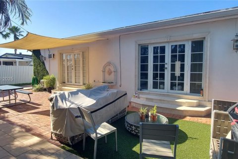 Villa ou maison à louer à Miami, Floride: 4 chambres, 156.54 m2 № 1975895 - photo 4