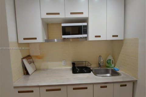 Villa ou maison à louer à Miami, Floride: 4 chambres, 156.54 m2 № 1975895 - photo 18