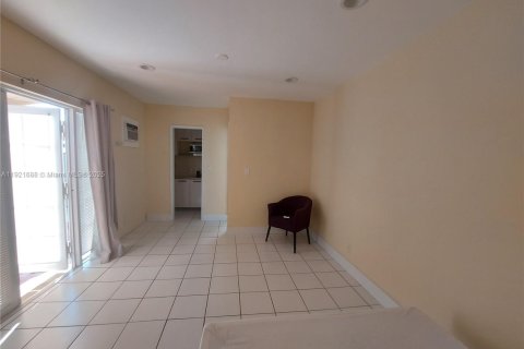 Villa ou maison à louer à Miami, Floride: 4 chambres, 156.54 m2 № 1975895 - photo 21