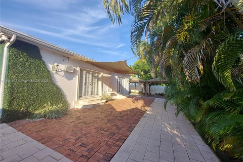 Villa ou maison à louer à Miami, Floride: 4 chambres, 156.54 m2 № 1975895 - photo 17