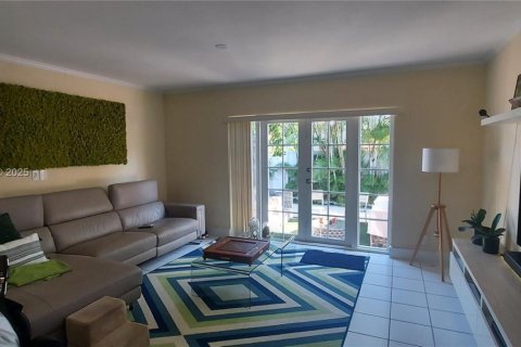 Villa ou maison à louer à Miami, Floride: 4 chambres, 156.54 m2 № 1975895 - photo 7