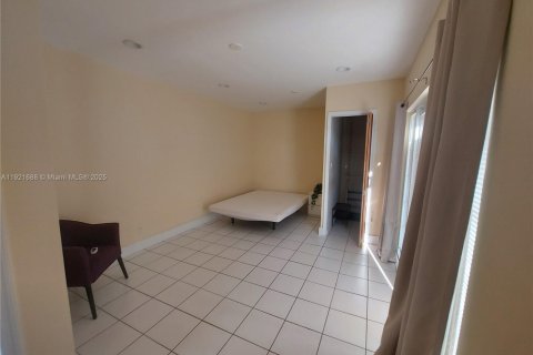 Villa ou maison à louer à Miami, Floride: 4 chambres, 156.54 m2 № 1975895 - photo 19
