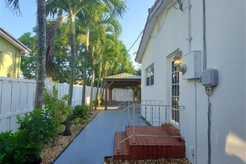 Villa ou maison à louer à Miami, Floride: 4 chambres, 156.54 m2 № 1975895 - photo 15