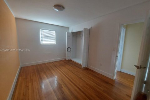 Villa ou maison à louer à Miami, Floride: 4 chambres, 156.54 m2 № 1975895 - photo 12