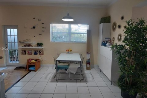 Villa ou maison à louer à Miami, Floride: 4 chambres, 156.54 m2 № 1975895 - photo 10