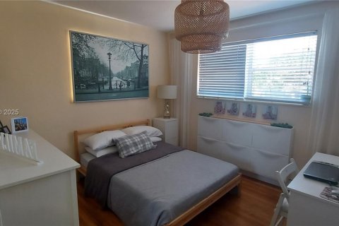 Villa ou maison à louer à Miami, Floride: 4 chambres, 156.54 m2 № 1975895 - photo 8