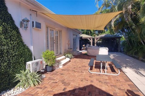 Villa ou maison à louer à Miami, Floride: 4 chambres, 156.54 m2 № 1975895 - photo 5