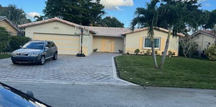 House in Coral Springs, Florida 4 bedrooms, 172.15 sq.m. № 1863815