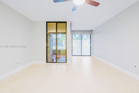 Condo in Plantation, Florida, 2 bedrooms  № 2428391 - photo 5