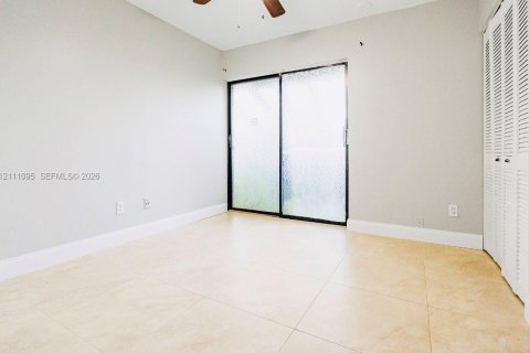 Condo in Plantation, Florida, 2 bedrooms  № 2428391 - photo 12